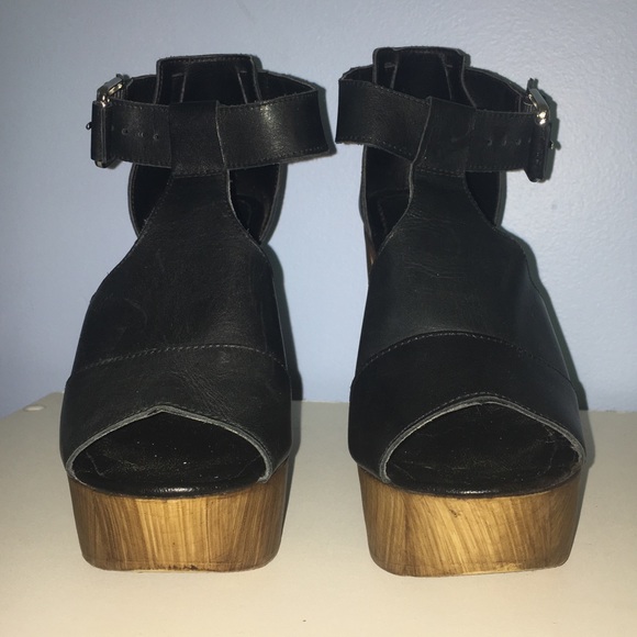 L’Intervalle Black Platform Heels - Picture 2 of 3
